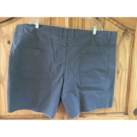 Men’s No Boundaries Stretch Above The Knee gray chino shorts size 46 - NWT - Picture 6 of 9